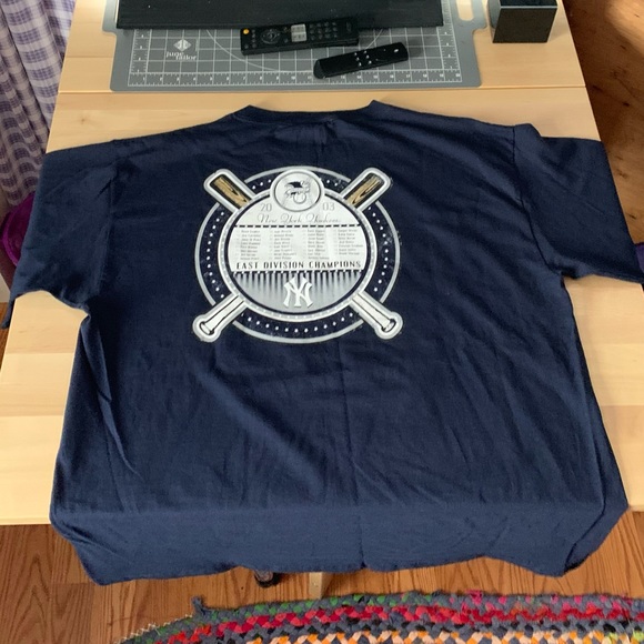New York Yankees 2003 American League East division champions, T-shirt, size XL - Picture 3 of 7